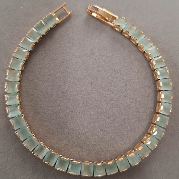 Mint Green Topaz cushion shape diamond cut tennis bracelet - Picture 6 of 10